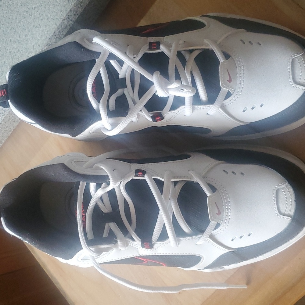 Mens Nike Air Monarch size 10.5 wide Never worn.
